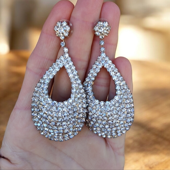 Vintage Jewelry - 🔥 Long Vintage Glamorous Rhinestone Earrings